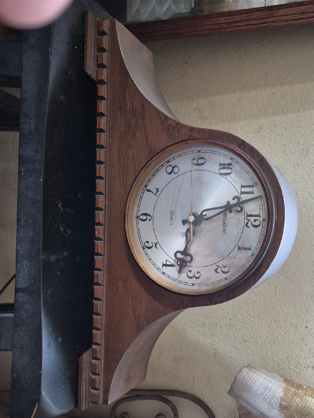 Commodore Quartz Wood Mantel Clock Model # 619 Wall/ Table Decor in Brown